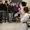 Grupo de estudiantes en el laboratorio de restauración