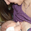 Madre amamantando a su bebé
