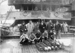 Gipuzkoa boua. Ofizial eta tripulatzaileak ontziaren bizkarrean. 1937ko martxoa